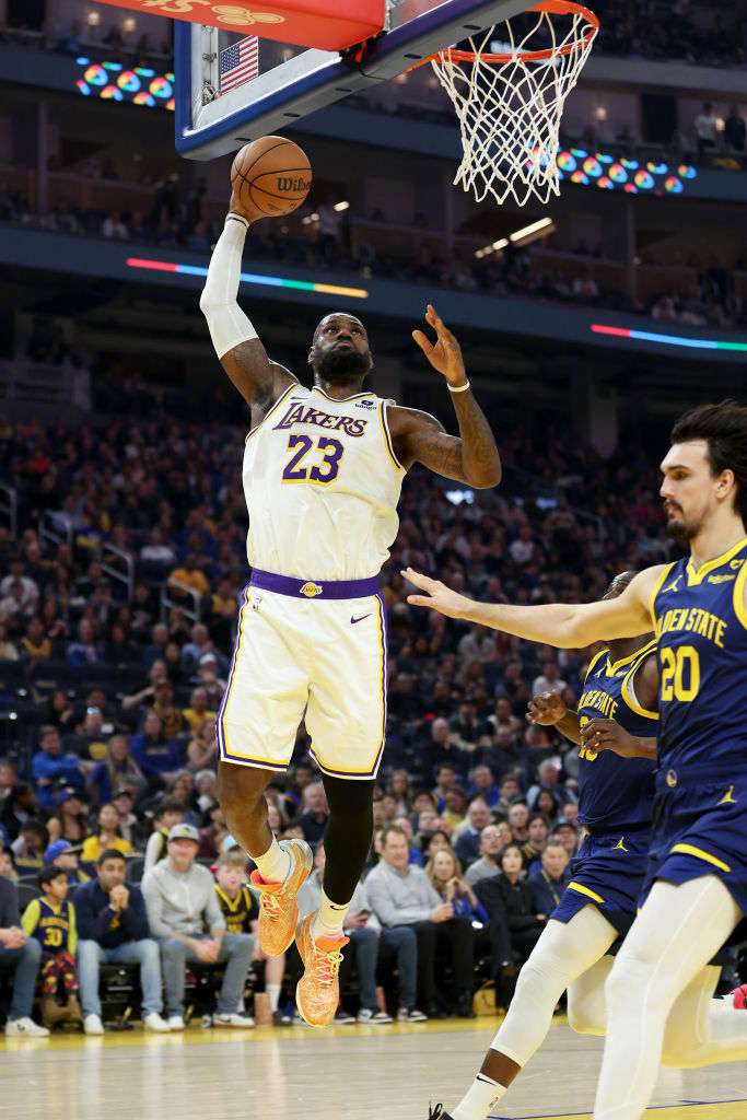 V体育-詹姆斯绝杀老鹰,湖人豪取九连胜