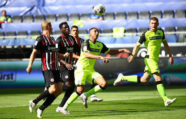 汉诺威96主场失利,争夺积分榜前十位置 汉诺威96主场失利,争夺积分榜前十位置