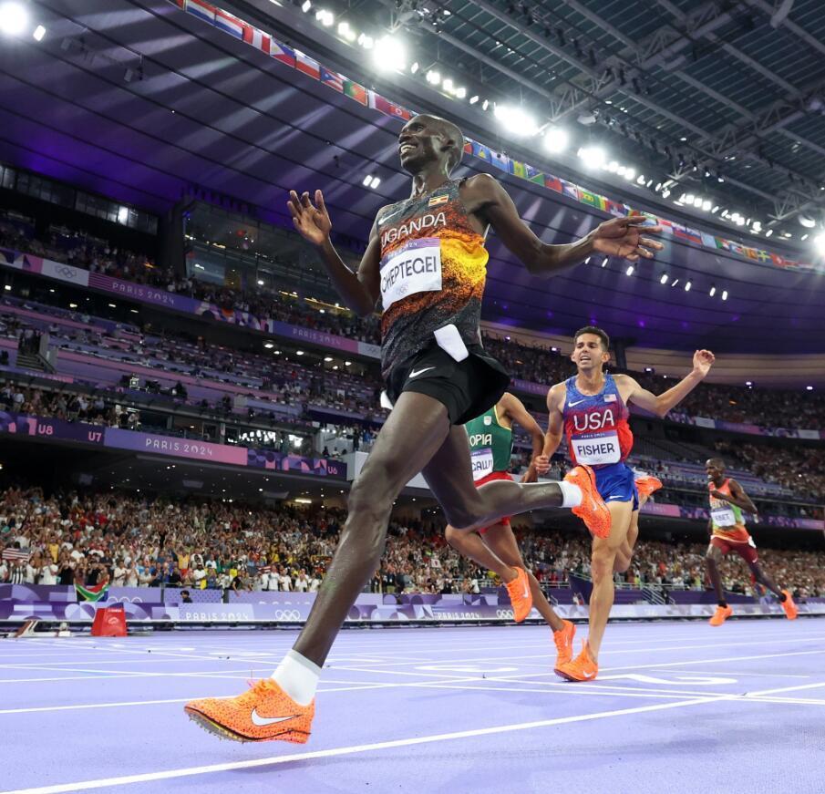 拉脱维亚田径选手全力以赴,斩获铜牌 拉脱维亚田径选手全力以赴,斩获铜牌