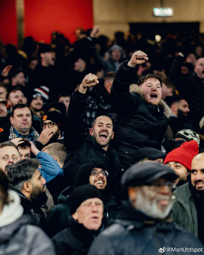 曼联在淘汰赛中取得胜利,晋级下一轮比赛 曼联在淘汰赛中取得胜利,晋级下一轮比赛