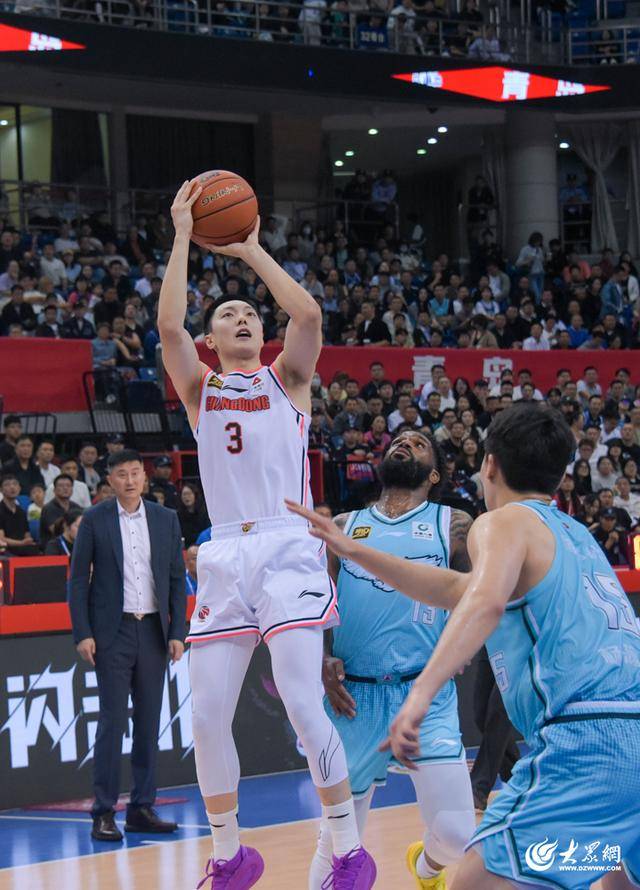 宜昌男篮战至最后一秒，取得胜利